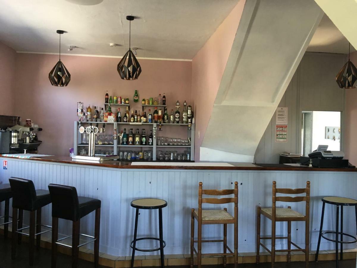 Bar Le Lac ベシーヌ・シュル・ガルトンプ エクステリア 写真